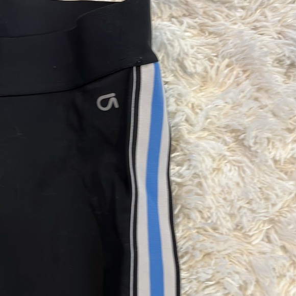 GapFit cropped athletic leggings - Picture 2 of 4